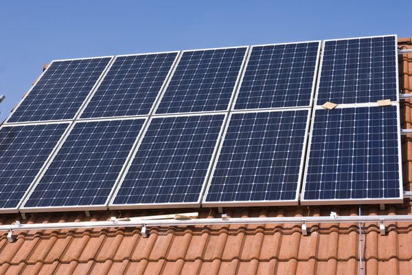 Photovoltaik-Anlagen auf einem Dach